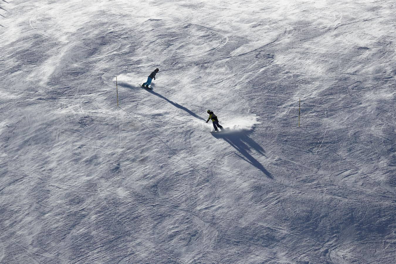 Un nuevo temporal trae a Cantabria más frío, nieve y olas