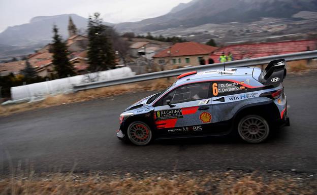 Dani Sordo marcha tercero en Montecarlo