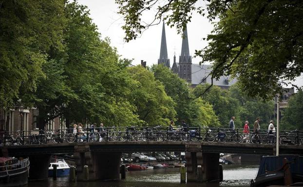 Un muerto y dos heridos en un tiroteo en Ámsterdam