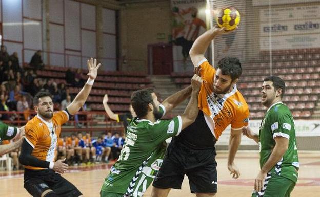 El Balonmano Torrelavega se la juega ante el líder