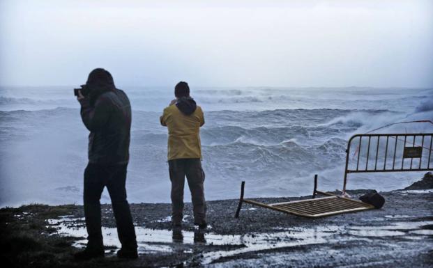 Los peligros de la costa cántabra cuando llega un temporal de mar