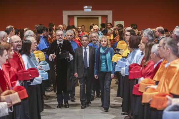 El rector pide un pacto nacional para la financiación estable de la universidad