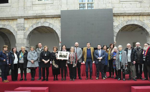 El Parlamento recuerda a las 100 víctimas cántabras del holocausto nazi