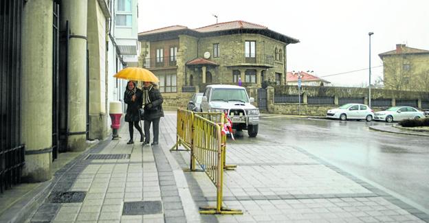 Reinosa finaliza la reforma de la acera de la Calle La Nevera