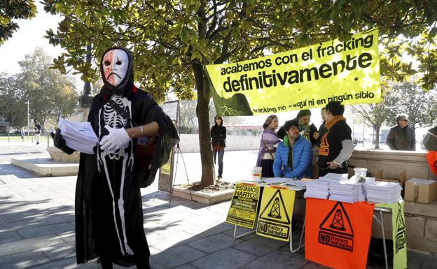 La Asamblea contra el Fracking alerta de que el Gobierno no ha dado «carpetazo definitivo» a la amenaza en Cantabria