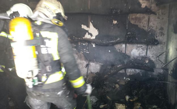 Se incendia una zapatería en Noja antes de que abriese al público