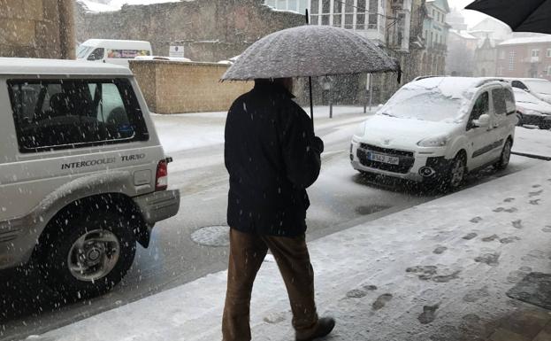 La nieve impide a los camiones circular con normalidad por la A-67