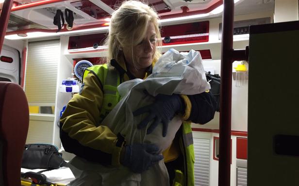 Detenida la madre de la bebé abandonada en la puerta de una parroquia en Madrid
