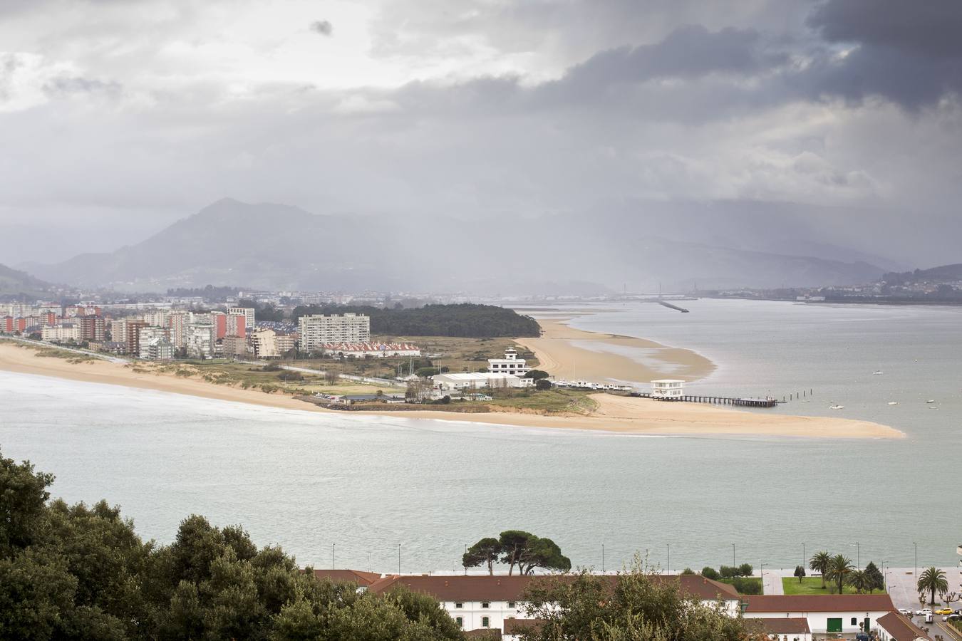 «Hacer obras en el Puntal de Laredo no tiene sentido, sería mejor dejarlo en su estado natural»
