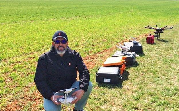 Las autoescuelas permitirán certificarse como piloto de drones