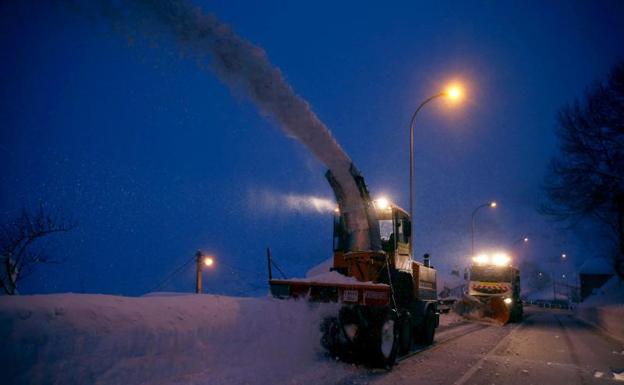 La nieve y el hielo complican aún 280 carreteras de la mitad norte peninsular