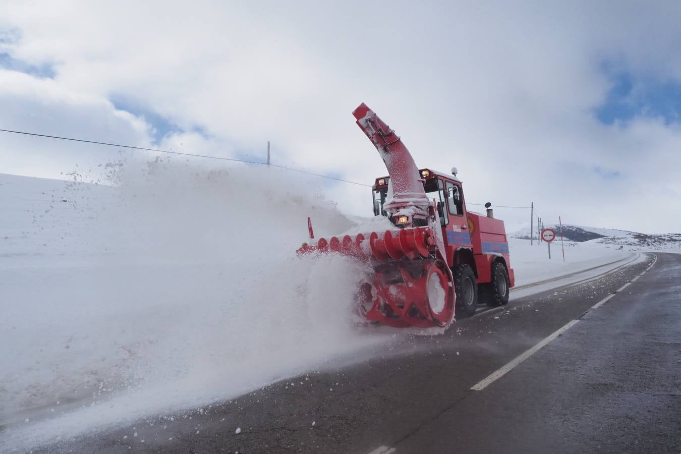 Los aficionados a la nieve disfrutan de Alto Campoo