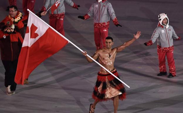 El abanderado de Tonga, estrella de la ceremonia de inauguración