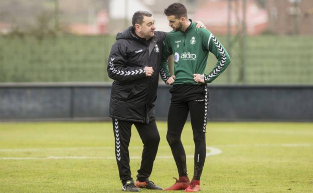 En directo, primera rueda de prensa de Carlos Pouso para analizar al equipo