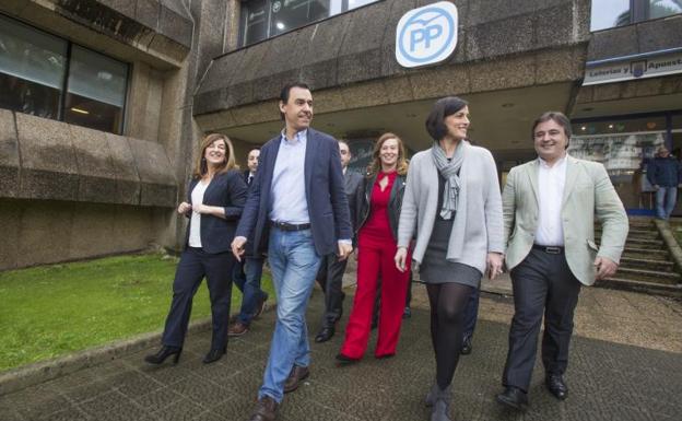 Buruaga cree que «lo mejor para Cantabria es que De la Serna sea ministro hasta 2020»