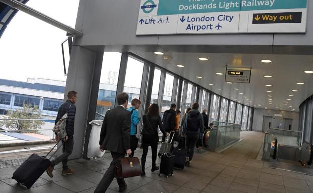 Cierran el aeropuerto de la City de Londres por una bomba de la II Guerra Mundial