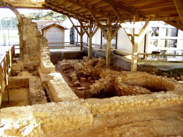 Camargo rehabilita el tejado de las termas romanas