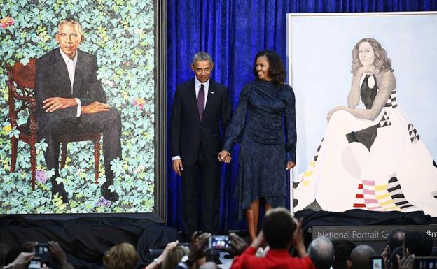 La familia Obama reaparece para la presentación de sus retratos en la National Gallery