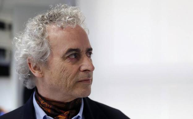 Ildefonso Falcones niega las acusaciones de Fiscalía y asegura que su mujer no firmó nada