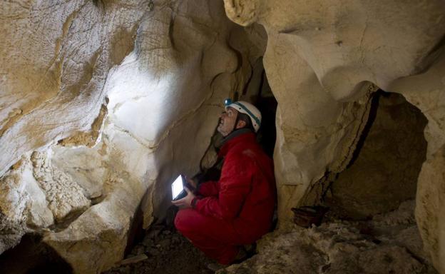 La Cueva Áuria, descubierta en 2015 en Peñarrubia, protagonista en una publicación internacional