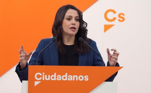 Arrimadas plantea un pleno extraordinario para «desbloquear» la investidura