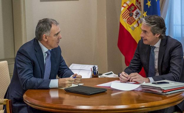 Fomento apoya a la CEOE en la redacción de su plan de desarrollo al margen del Gobierno