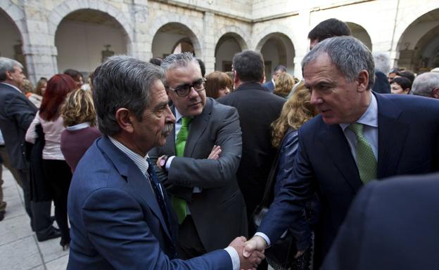 Revilla acusa a De la Serna de aplicar un «155 encubierto» al apoyar a la CEOE y el ministro le reprocha su «pataleta infantil»
