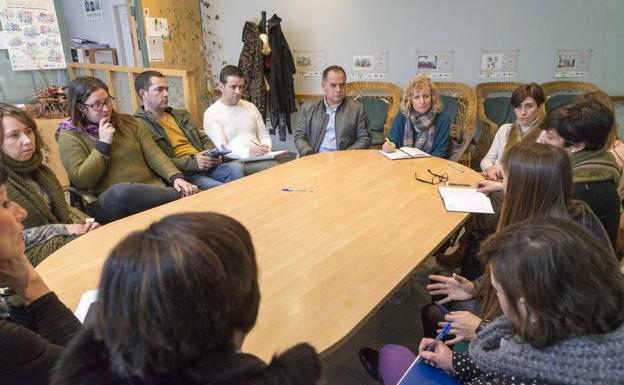 El Gobierno apuesta por crear una red de oficinas de atención a la mujer en los municipios de Cantabria