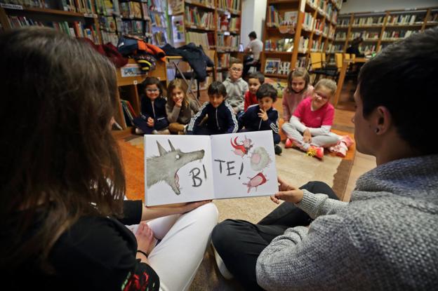 La biblioteca cuenta cuentos en inglés