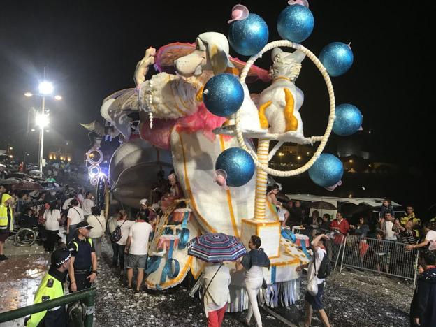 Los carrocistas rechazan la propuesta del Ayuntamiento de adelantar el Coso Blanco