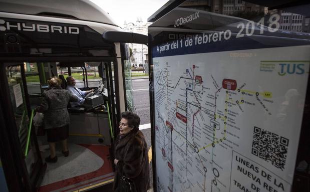 La alcaldesa de Santander abre la puerta al rediseño de algunas líneas del MetroTUS