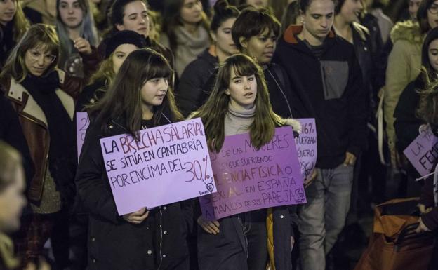 Los sindicatos piden a los cántabros que se sumen a la huelga del 8 de marzo y el Gobierno apoya la propuesta