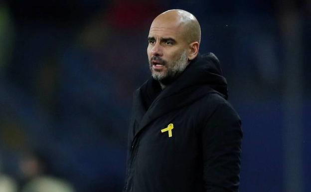 Guardiola, acusado por la federación inglesa por el lazo amarillo