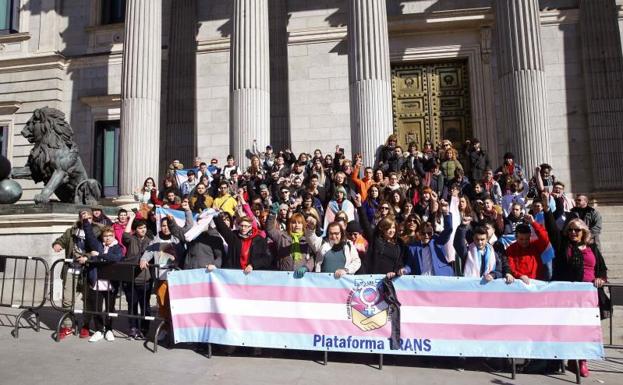 Podemos quiere que los menores de 16 puedan elegir entre masculino, femenino y 'no binario'