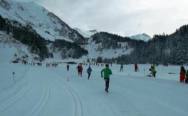 Llanos del Hospital, corriendo sobre la nieve