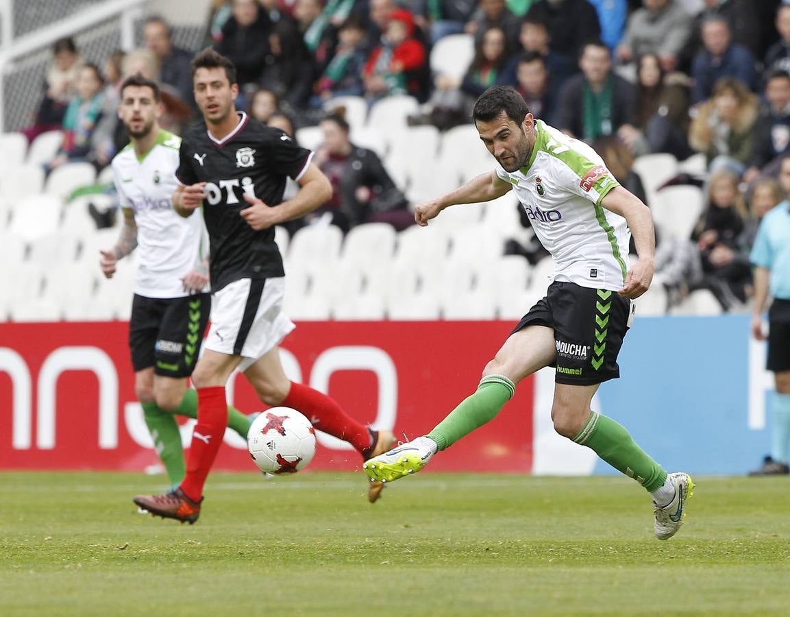 Antonio Tomás, con un esguince de tobillo, no participó en un entrenamiento en el que reinó el optimismo