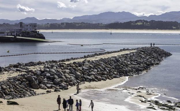 Gema Igual sobre los espigones de La Magdalena: «Si no actuamos nos quedamos sin playa»