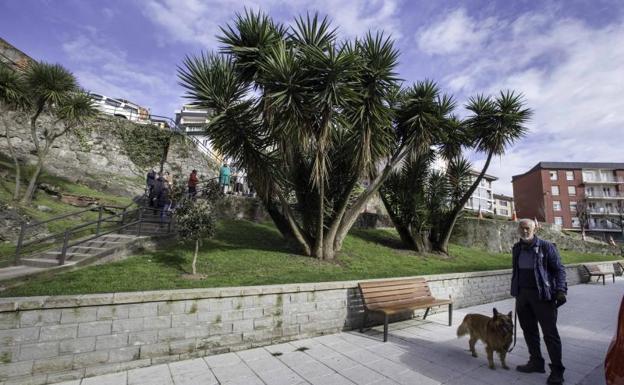 El parque Recaredo, en Cisneros, tendrá un acceso peatonal con mirador en dos semanas