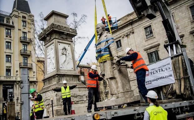 La alcaldesa Ada Colau rechaza ceder a Comillas la estatua del marqués