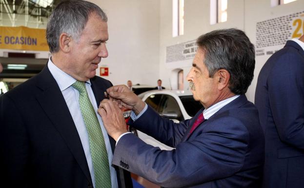 La CEOE gastará cinco veces más que el Gobierno en elaborar un plan estratégico para Cantabria