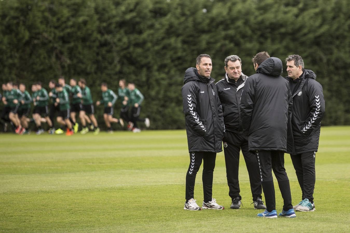 Entrenamiento del Racing antes del partido ante el Barakaldo
