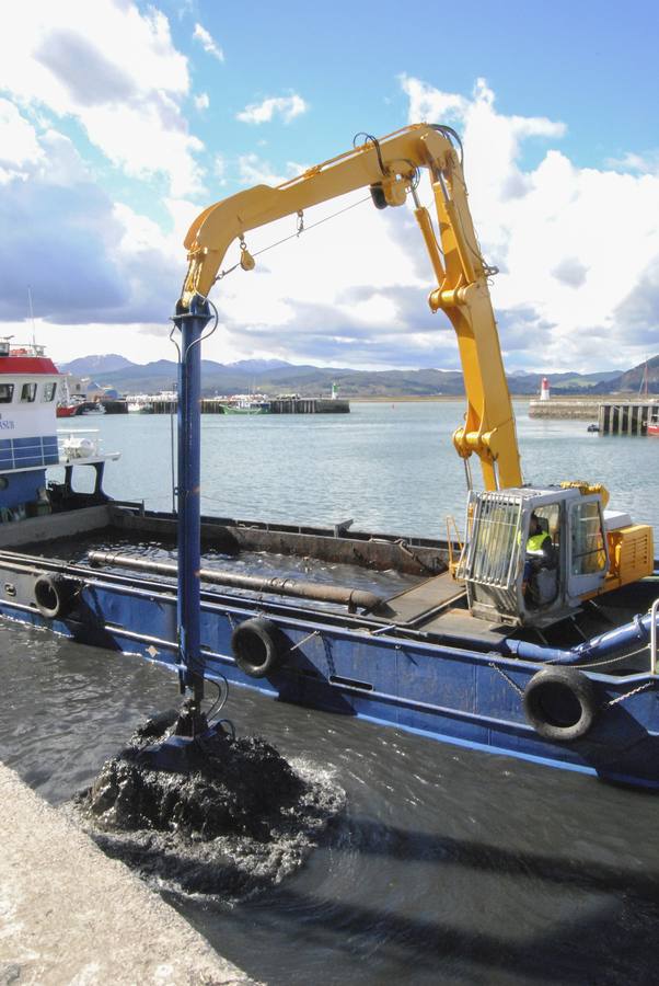 Ha comenzado el dragado de la bahía de Santoña