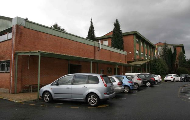 Ampuero solicita aparcamientos para el instituto