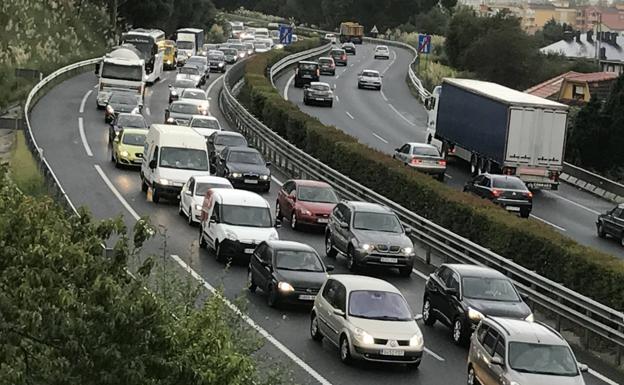 Dos colectivos especializados en movilidad rechazan el proyecto del tercer carril en la autovía entre Santander y Torrelavega