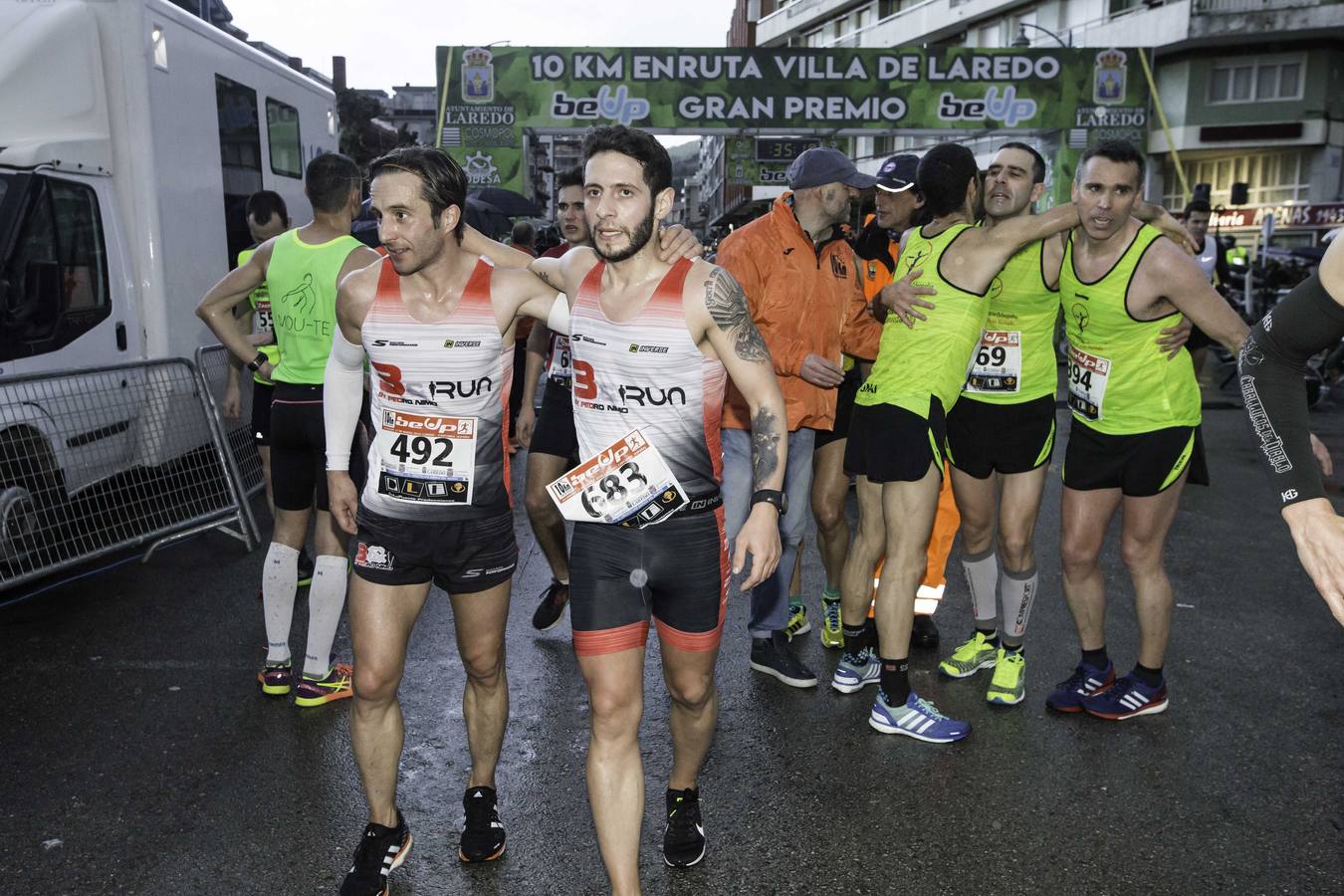 Toni Abadía bate en Laredo el récord de España de 10 km en ruta