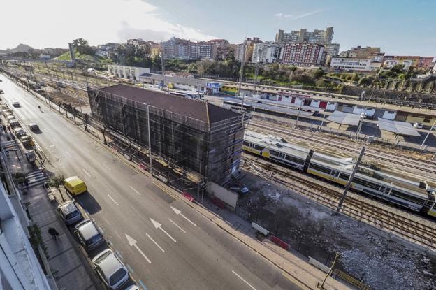 El derribo de las naves ferroviarias dará paso a un parque de 1.500 metros