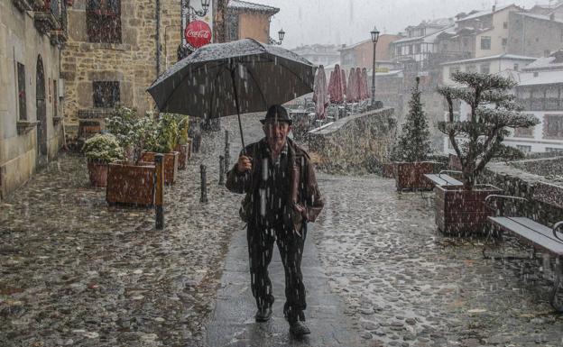 El invierno no da tregua ni en primavera: otro temporal de nieve pone en alerta a Cantabria