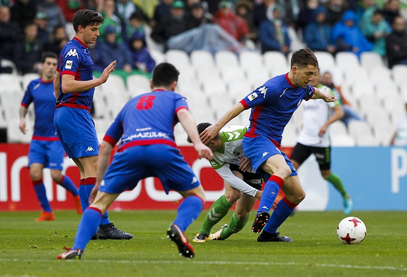 El Racing vence 2-0 al Amorebieta