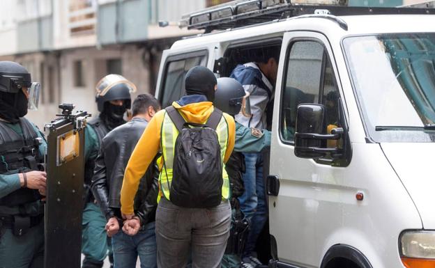 Tres detenidos en Santander en un fuerte despliegue de la Guardia Civil contra el tráfico de personas