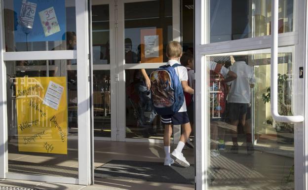 La Junta de Personal Docente acusa a la Consejería de «romper el consenso» sobre el número de aulas y las plantillas